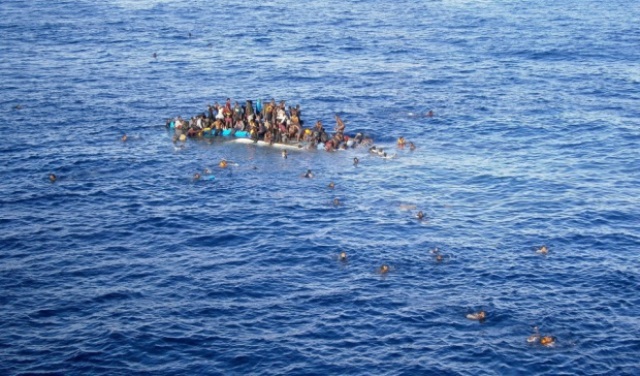 У берегов Турции затонуло судно с мигрантами